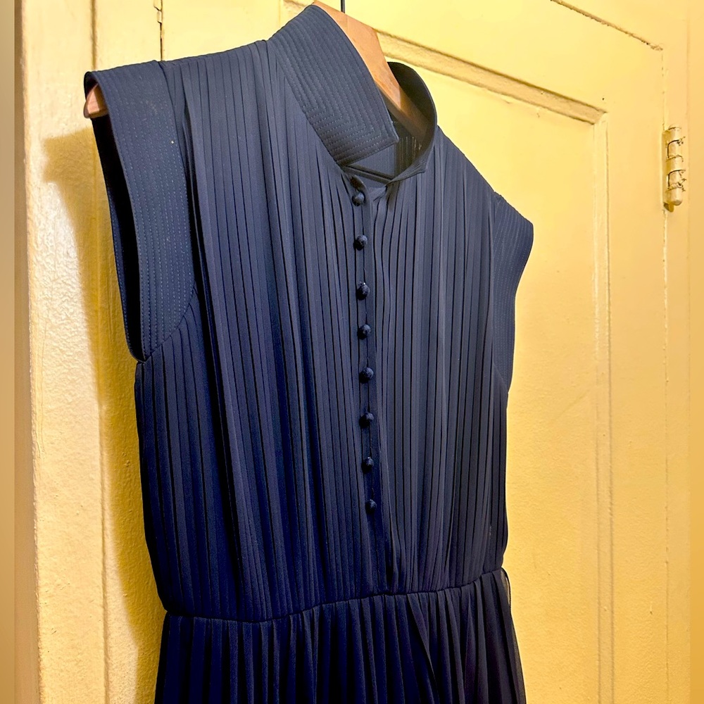 Beautiful pleated chiffon dress from Tommy Hilfiger’s H-Line collection.